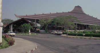 Emmanuelle in Bangkok (1976) download